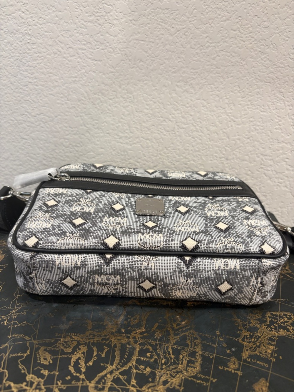 NWT MCM Camera Bag - Picture 4 of 7